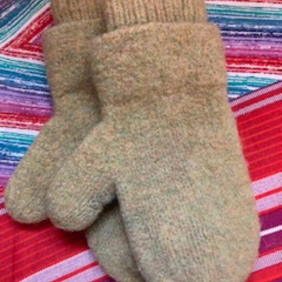 Hand knit mittens, Moss Green, tight weave, non slip cuff, size small - Picture 3 of 5